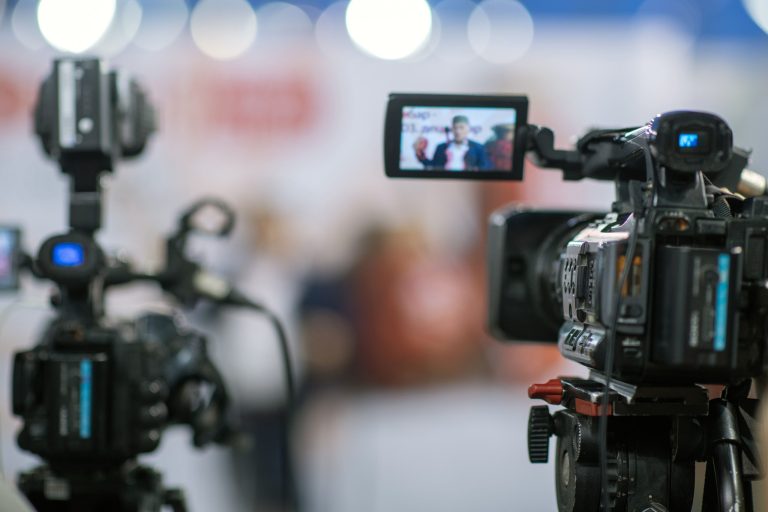 How Multi-Network SIMs Enable Connectivity for Video Marketing Companies